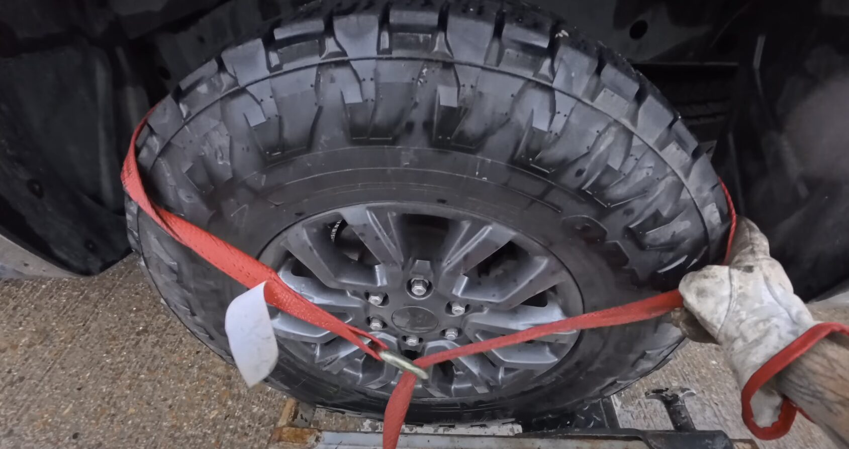 Roadside assistance services in Bountiful, UT Professional roadside assistance for tire change and emergency services